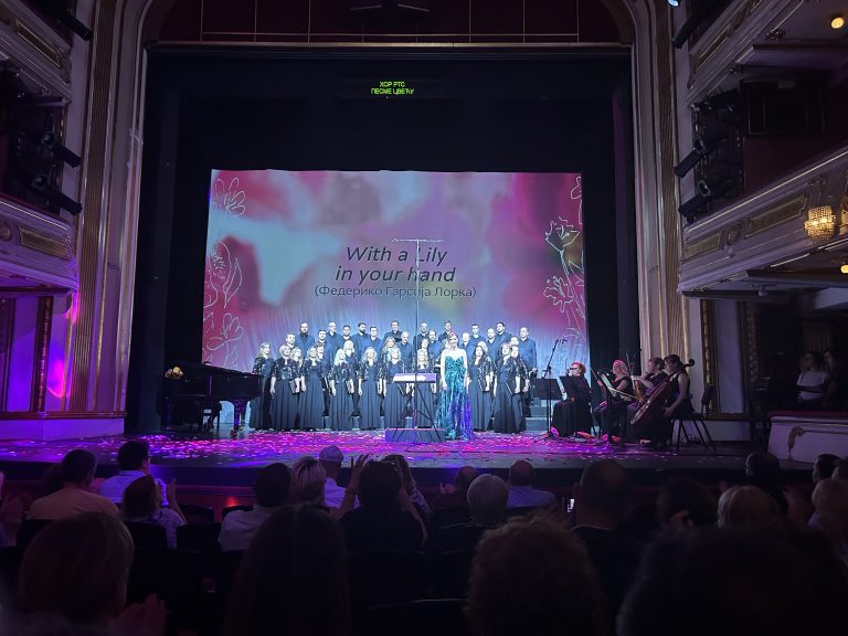 Read more about the article Pesme cveću − Hor Radio televizije Srbije i Olga Biserčić, 1. VI 2025.