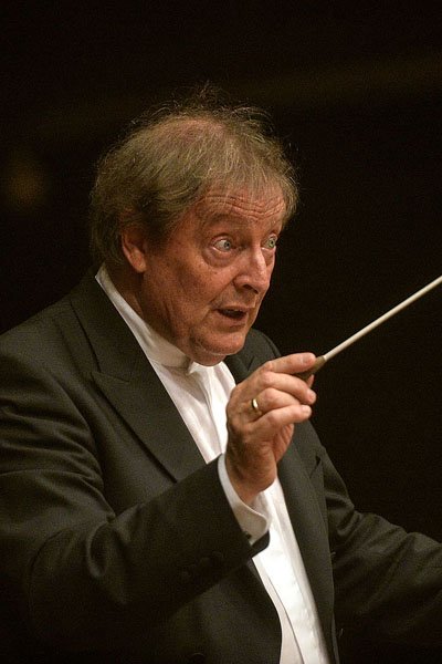 Read more about the article Plastika zvuka i oslobođena metrika: Trijumf koherentnosti u Beogradskoj filharmoniji, 6. III 2026.